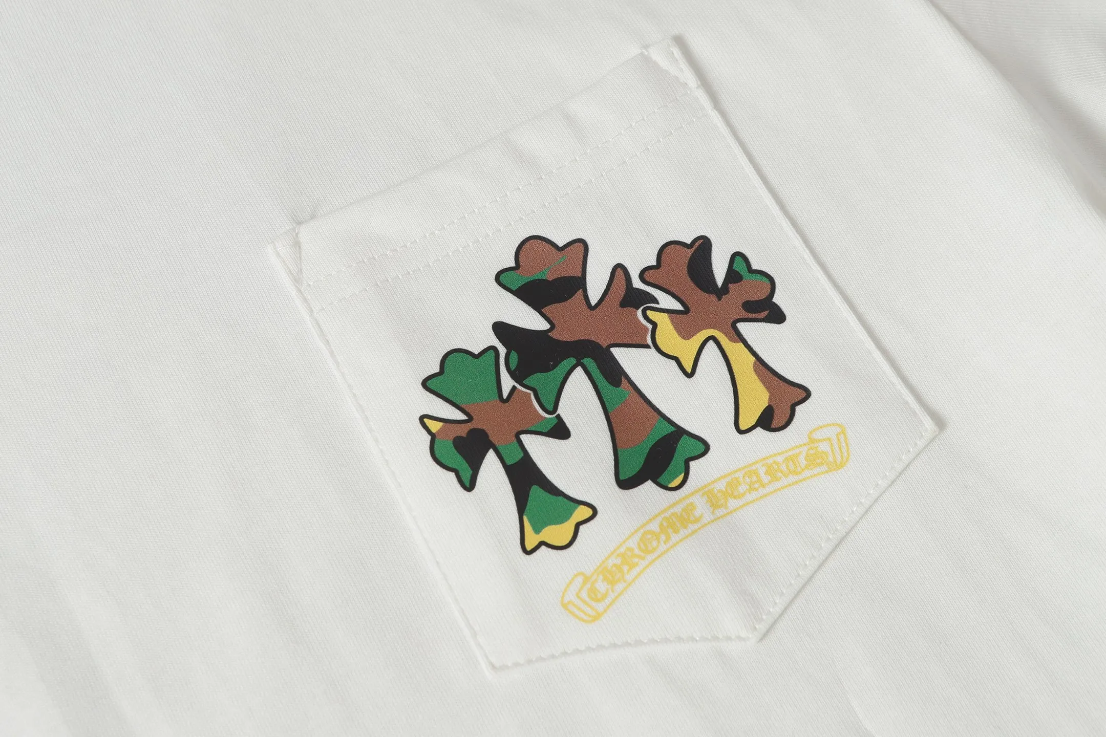 P160 Cross-border running quantity model, please do not place an order if you pursue quality - Chrome Hearts/Chrome Hearts green military flower Sanskrit horseshoe print popular short-sleeved T-shirt - High weight, high density and high quality, soft, delicate and skin-friendly wool, soft and silky to the touch, excellent warmth and skin-friendly properties - Custom-woven and custom-dyed, no color difference, no matter the fabric or workmanship details, beat the ordinary version on the market -Colour: black white -Size: S M L XL